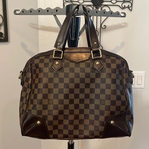 GUC. Louis Vuitton Damier Ebene purse. Serial #FL0023.